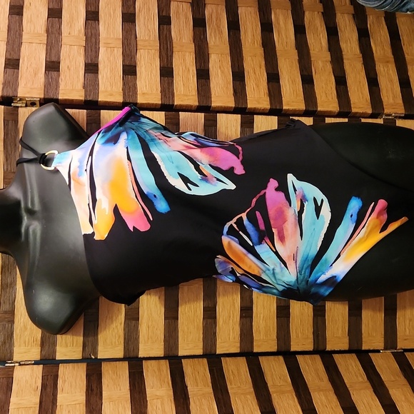 La Blanca one shoulder swimsuit - Picture 3 of 9